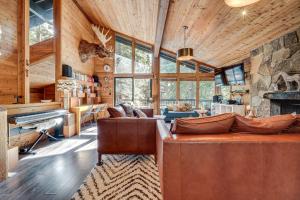 Posezení v ubytování Free Ski Shuttle! Spacious Northstar Resort Cabin