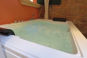 Φωτογραφία από το άλμπουμ του BolognaRoomscom - Isaia Garden Private Garden Spa Bath στη Μπολόνια +33 φωτογραφίες