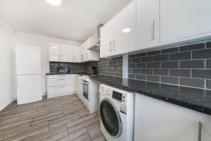 Nhà bếp/bếp nhỏ tại The Maynard Retreat 5 mins to Woolwich Arsenal +4 ảnh