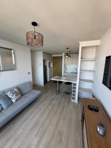 TV a/nebo společenská místnost v ubytování Vista al mar y relax total en el corazón de Concón