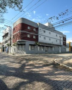 a large building on a street with power lines at Hotel Castro Mendes in Campinas