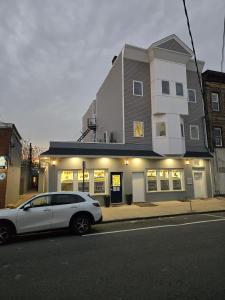 Το κτήριο όπου στεγάζεται  το διαμέρισμα