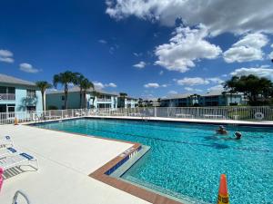Πισίνα στο ή κοντά στο Florida condo close to Warm Mineral Springs
