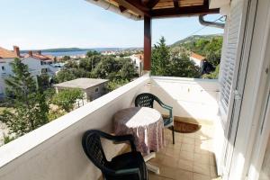 a balcony with a table and chairs and a view at Double Room Barbat 4862a in Barbat na Rabu