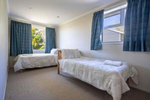 Ένα ή περισσότερα κρεβάτια σε δωμάτιο στο Tranquil Tekapo Stay Near Lake With Mountain Views +19 φωτογραφίες