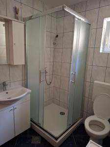 Koupelna v ubytování Holiday Home Lucica 5679 + 18 fotografií