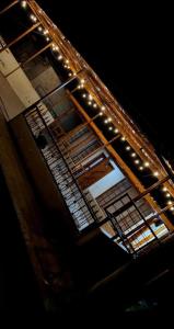 an overhead view of a building with lights on it at Cabaña rústica con encanto y luces cálidas para noches inolvidables in Apuela