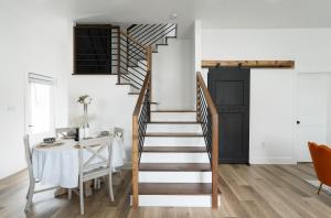 Φωτογραφία από το άλμπουμ του Chic & Spacious Newly Renovated Downtown Retreat 4BR-3BA that Sleeps 10 σε Ιντιανάπολις