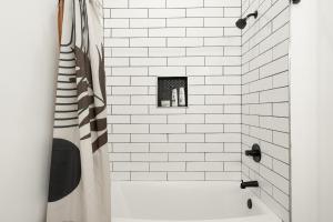 Ένα μπάνιο στο Chic & Spacious Newly Renovated Downtown Retreat 4BR-3BA that Sleeps 10 +34 φωτογραφίες