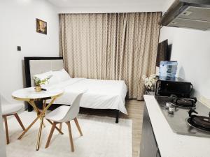 a hotel room with a bed and a table and chairs at Mathel Studio Home in Marimbeti