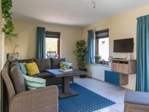 Μια τηλεόραση ή/και κέντρο ψυχαγωγίας στο Huijsmansverhuur Type Premium de Luxe Grevelingen 37