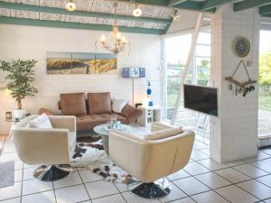 Μια τηλεόραση ή/και κέντρο ψυχαγωγίας στο Holiday house in ouddorp with 2 bedrooms