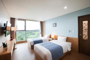 Postel nebo postele na pokoji v ubytování YOUUS Hotel