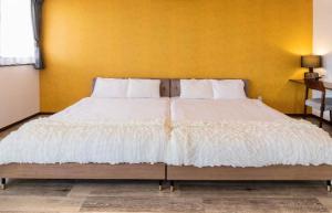 Postel nebo postele na pokoji v ubytování Breaky Hotel