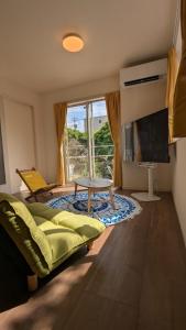 Μια τηλεόραση ή/και κέντρο ψυχαγωγίας στο Chatan Beachside House