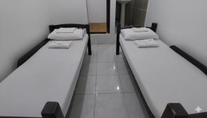 Ένα ή περισσότερα κρεβάτια σε δωμάτιο στο Wayfarer Pension House, Dormitory, and Fast Food +2 φωτογραφίες