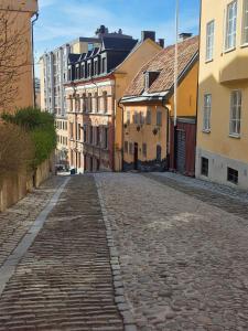 Η γειτονιά γύρω από ή μία γειτονιά κοντά σε αυτό το δωμάτιο σε οικογενειακή κατοικία