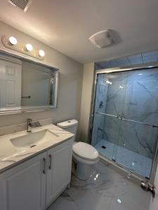 Koupelna v ubytování Brand New 1 Bedroom Apartment