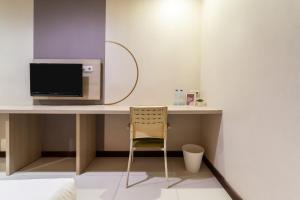 TV a/nebo společenská místnost v ubytování Cove Ananya