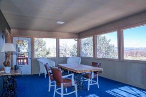 Fotografie z fotogalerie ubytování Amazing Retreat Ideal for Families or Groups in Saratoga, Wyoming v destinaci Encampment + 13 fotografií