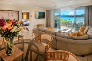 Χώρος καθιστικού στο Hibiscus Apartments on Hamilton Island by HIHA