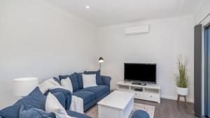 TV a/nebo společenská místnost v ubytování Tranquil Country Escape With Scenic Views