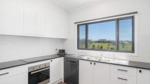 Kuchyň nebo kuchyňský kout v ubytování Tranquil Country Escape With Scenic Views