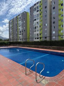 Πισίνα στο ή κοντά στο Close to shopping malls and the airport