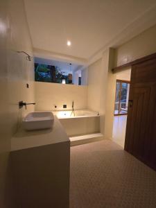 Koupelna v ubytování Bunky Monkey by Monara + 18 fotografií