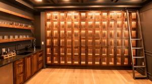 una bodega con una pared de botellas de vino en Spacious New Condo in Downtown SLC, en Garden Towers Condominium 12 fotos más