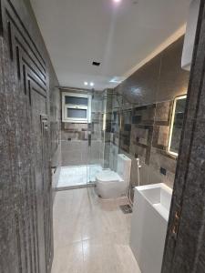 Phòng tắm tại pyramids heaven hotel- فندق جنة الاهرامات