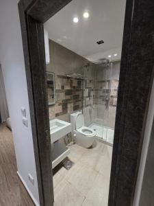 Phòng tắm tại pyramids heaven hotel- فندق جنة الاهرامات