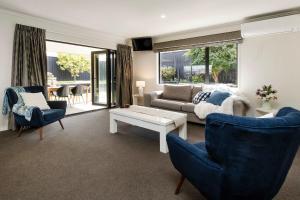 Χώρος καθιστικού στο Modern Townhouse In Strandon - comfort and style