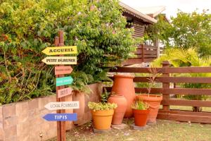 Vườn quanh Domaine de Meilly - Joya Services - Bungalows Vue mer & Piscine partagée