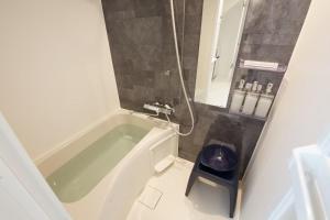 a small bathroom with a tub and a sink at オーブリオン恵比寿203 in Tokyo +13 photos