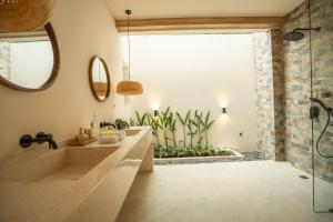 Koupelna v ubytování Bohemian Beachfront Apartments