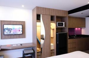 Kuchyň nebo kuchyňský kout v ubytování The Beach Heights Condotel Kata 500 meters to Kata beach