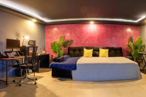 Χώρος καθιστικού στο Private Room A with Bathroom and Amazing Views