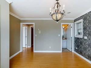 Foto sihtkohas New Westminster asuva majutusasutuse Gorgeous Home across Multi-Sport Facility with 2 NHL rinks at Rosemary Brown Rec Centre galeriist