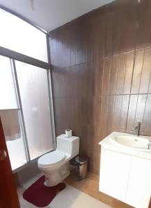 Ένα μπάνιο στο Colinas de Ricaurte Lodge