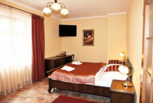 Postel nebo postele na pokoji v ubytování Hotel Pelikán