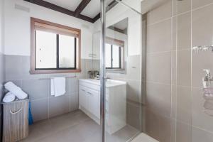 Koupelna v ubytování The Brickhouse - Family Escape near Dromana Beach + 33 fotografií