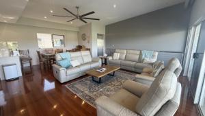 Χώρος καθιστικού στο Myall Views From Majestic #7