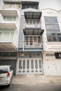 Το κτήριο όπου στεγάζεται  το διαμέρισμα