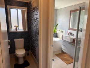 Gallery image of The Atlier Guest Room - Stay at Mangohill in North Lakes