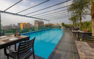 Bazén v ubytování Yogi Executive, Navi Mumbai nebo v jeho okolí + 124 fotografií