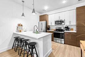 Η κουζίνα ή μικρή κουζίνα στο Luxury In Ga Tech +13 φωτογραφίες