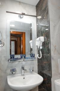 Afbeelding uit fotogalerij van Bogishamol Hotel in Andizan +57 foto's