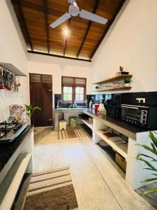 Kuchyň nebo kuchyňský kout v ubytování Onadi House