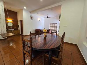 Billede fra billedgalleriet på Acrewood Farmhouse - Pool Villa i Vāzhākulam